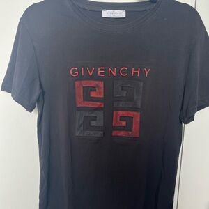 Givenchy 4G Logo Black And Red Short Sleeve T-Shirt Men’s Size Medium